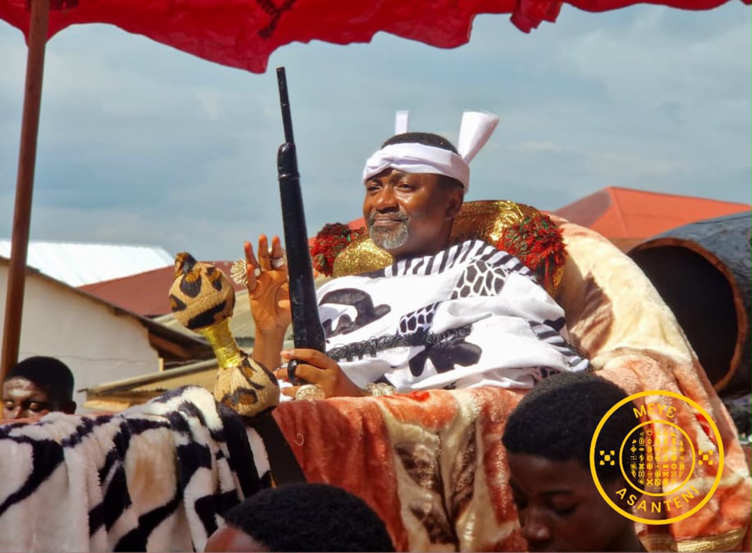 Barima Acheampong Sarpong II in royal Ntoma